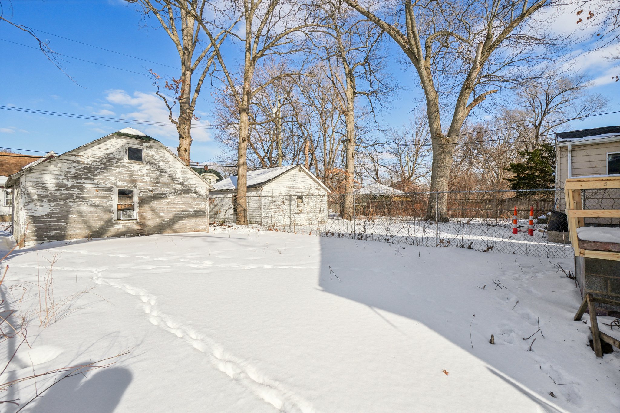 Globe St-S0502-027.jpg