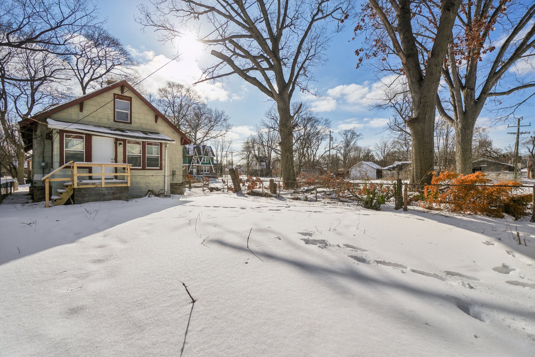 Globe St-S0502-030.jpg