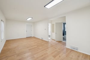 Globe St-S0502-007.jpg