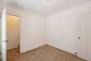 Globe St-S0502-015.jpg