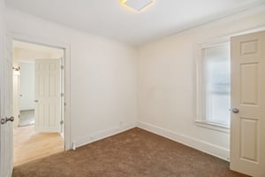 Globe St-S0502-016.jpg