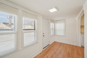 Globe St-S0502-018.jpg