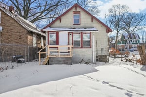 Globe St-S0502-029.jpg