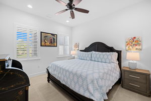 Master w King bed & large night tables.