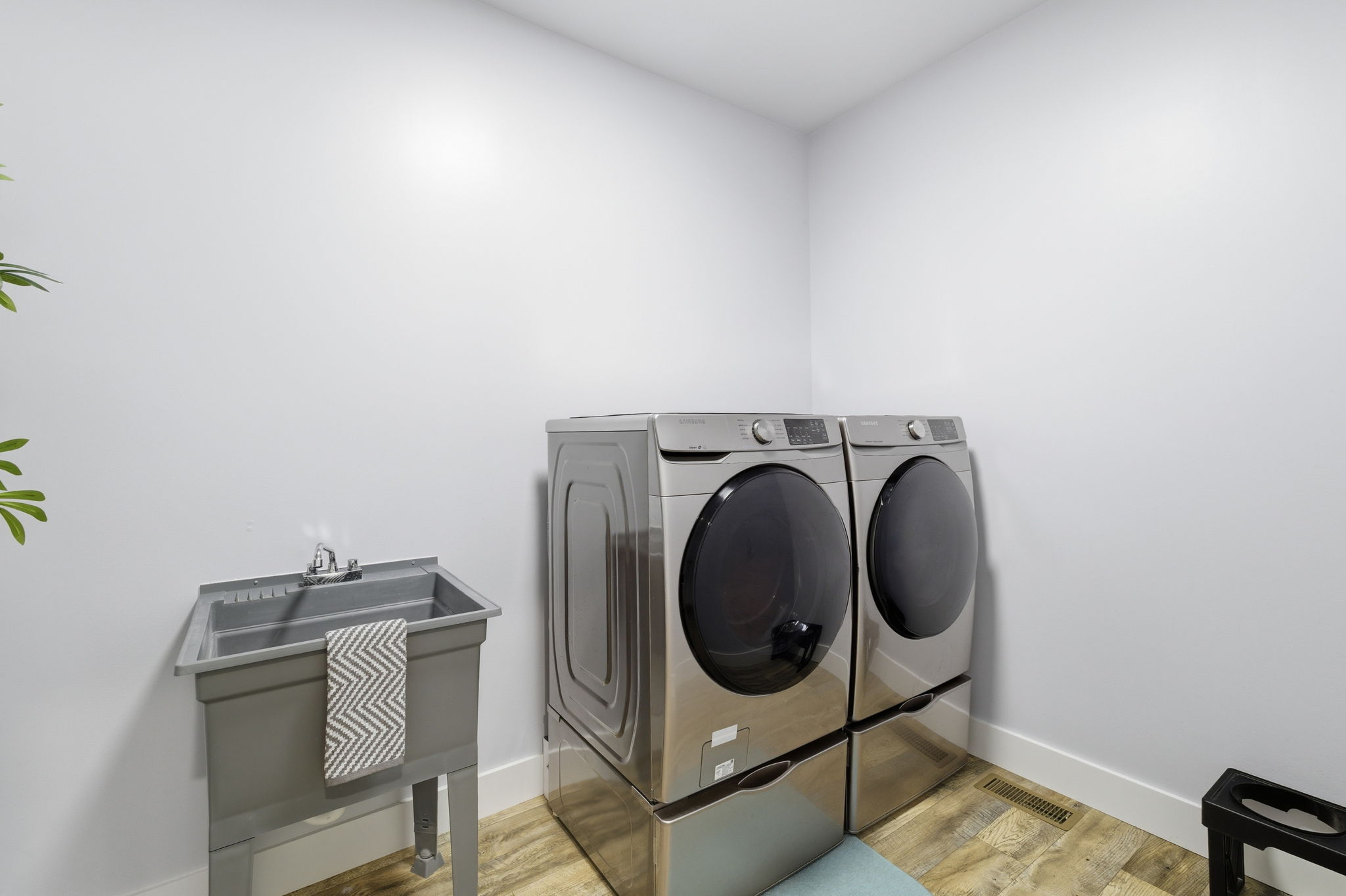 7351 Hiddedn View Dr-61