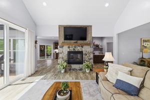 7351 Hiddedn View Dr-14