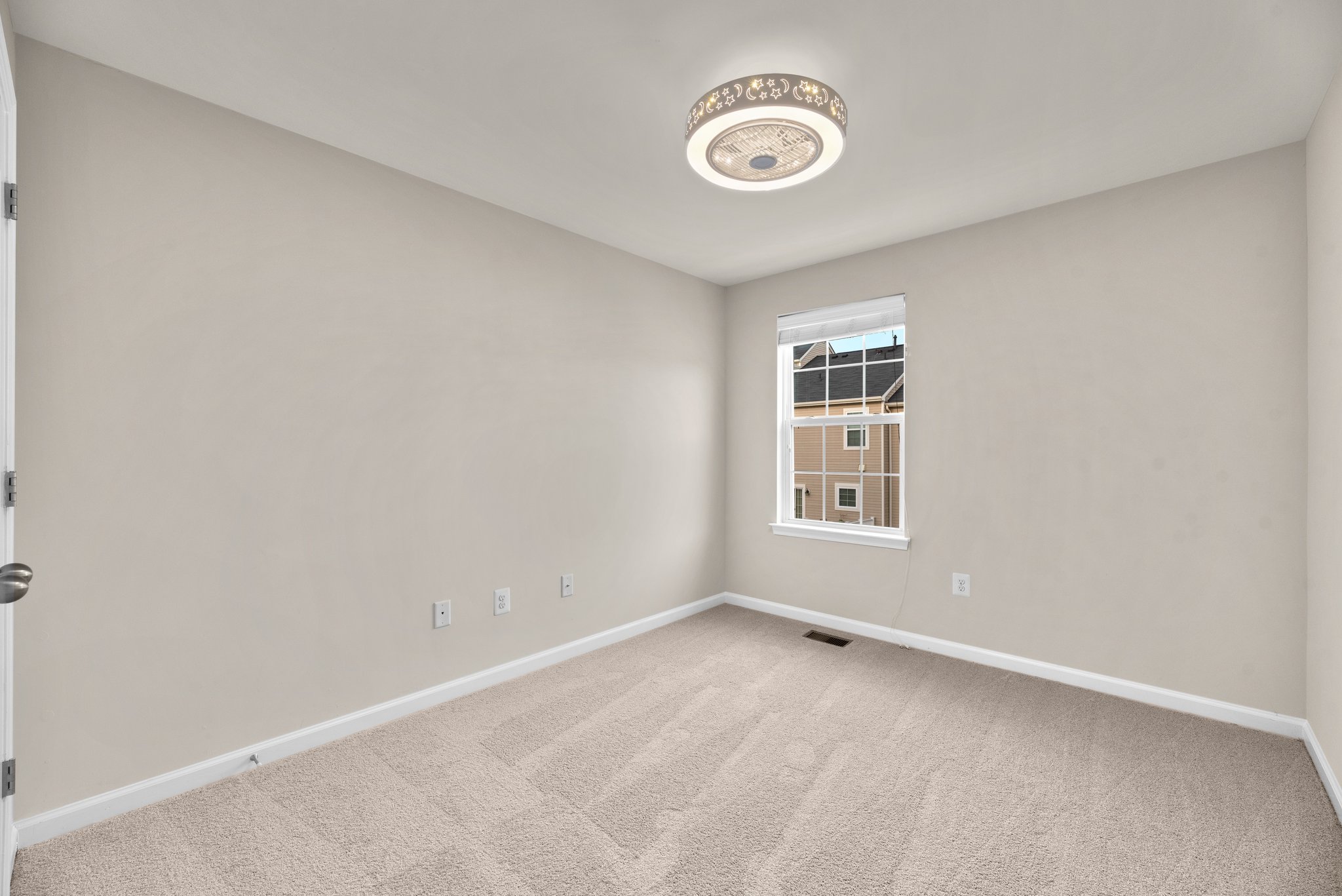 22. Upper bedroom.jpg