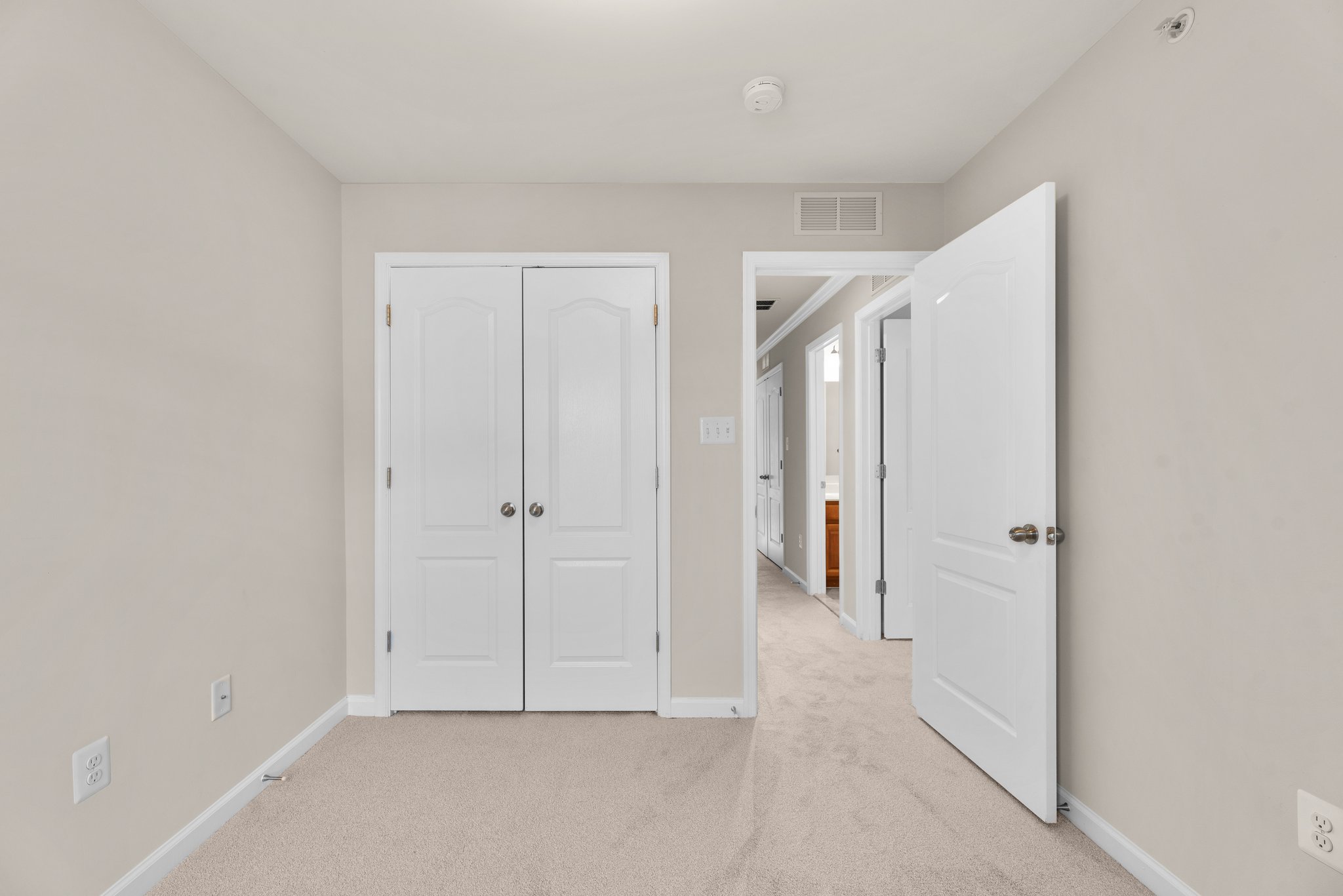 21. Upper bedroom.jpg