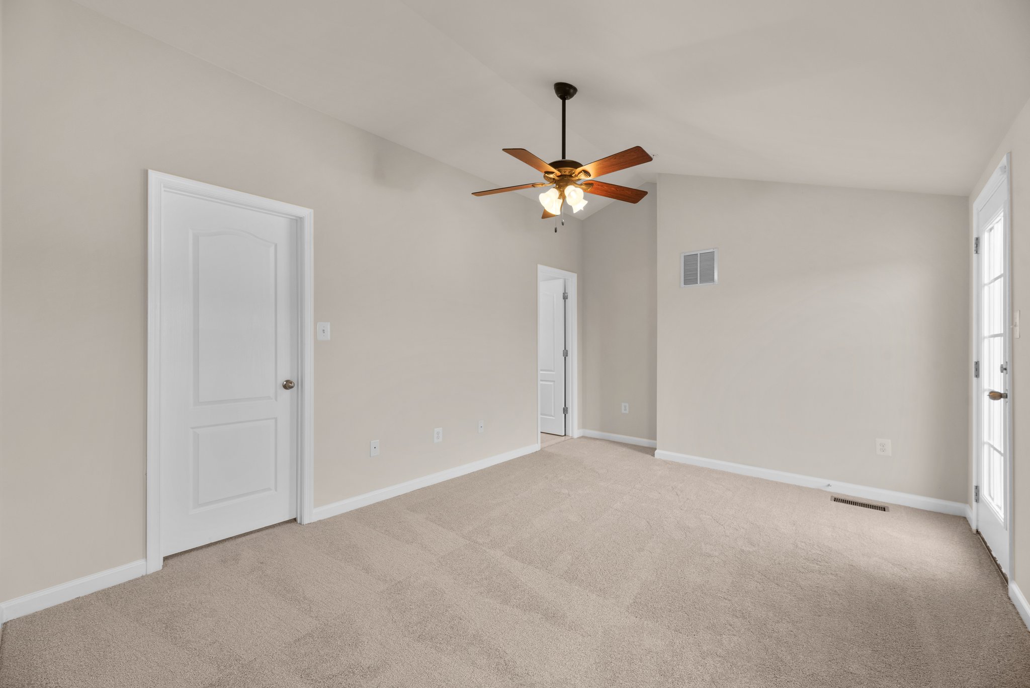 26. Upper bedroom.jpg