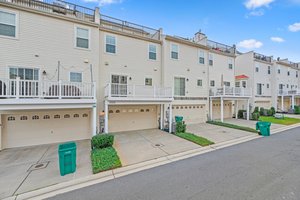 42. Back exterior.jpg