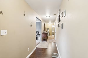 E Parkside Dr-1704-008.jpg