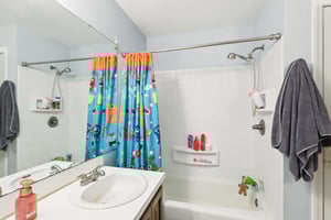 E Parkside Dr-1704-020.jpg