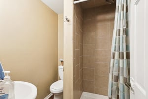 E Parkside Dr-1704-033.jpg