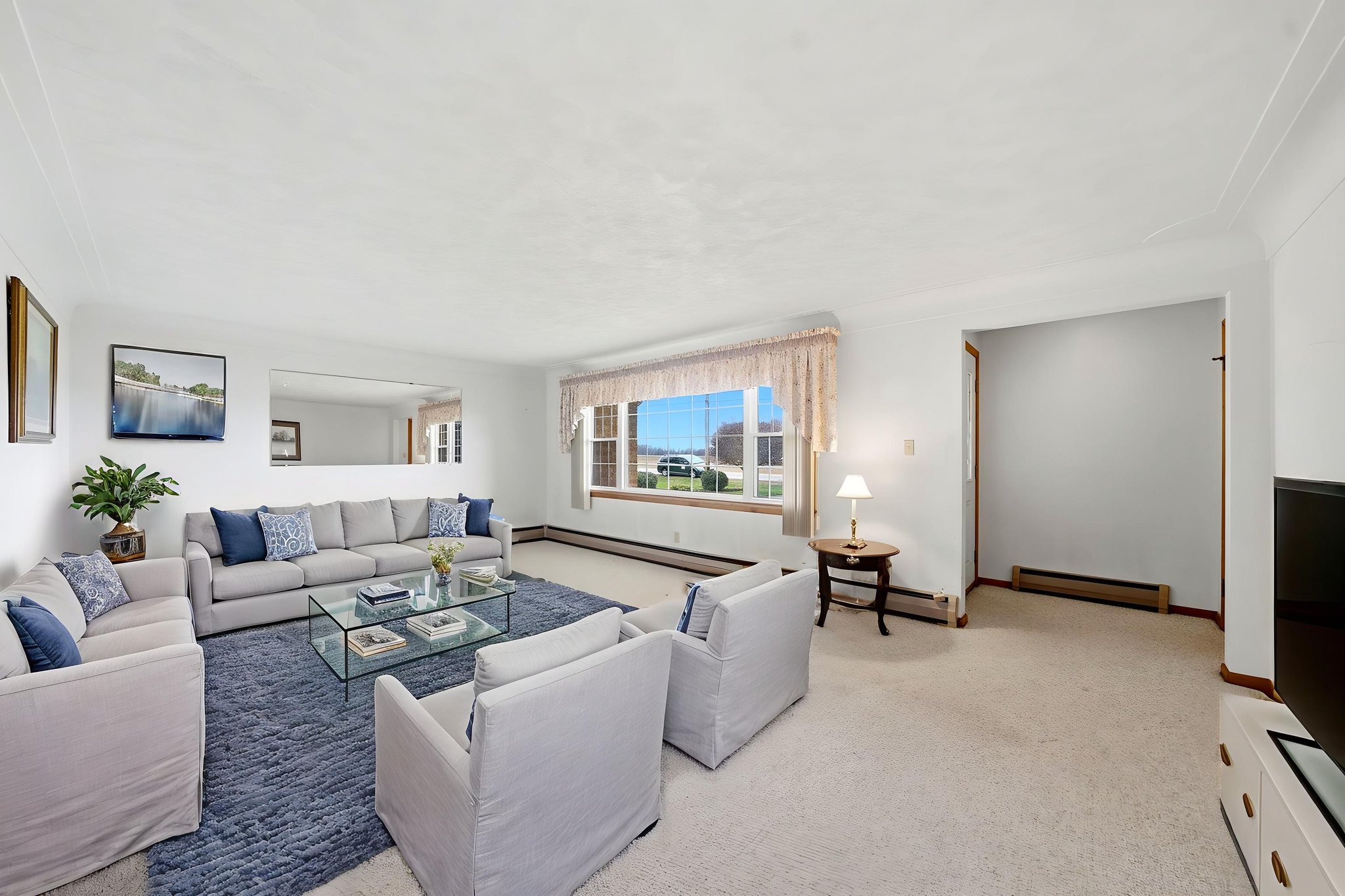 _DSC6898 virtually staged.jpeg