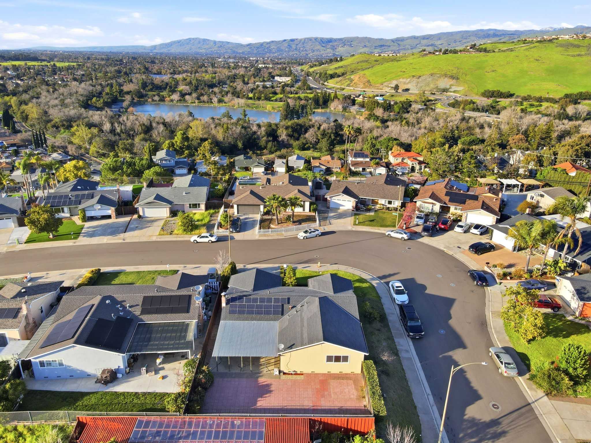 Fabulous Views of Surrounding Lush Green Hills!!