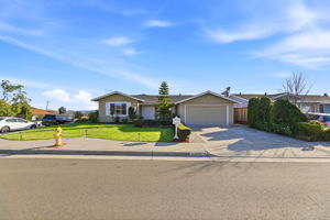 4 Bedroom 2 Bath on Corner Lot!!