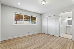 Attached En-Suite Bathroom in Primary Bedroom!!