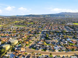 Close to Coyote, Danna Rock & Hellyer Parks!!