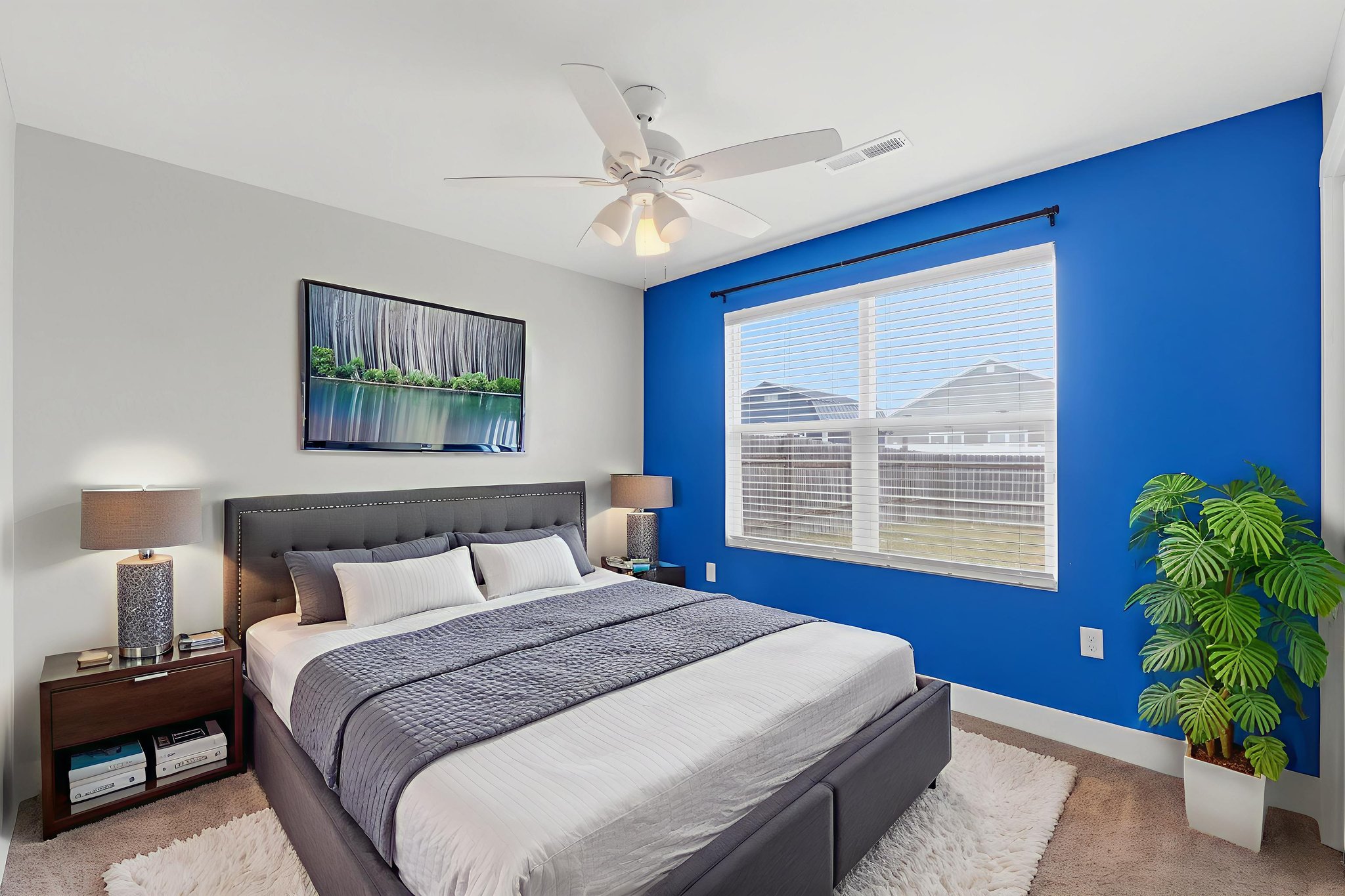 DSC04915 virtually staged.jpeg