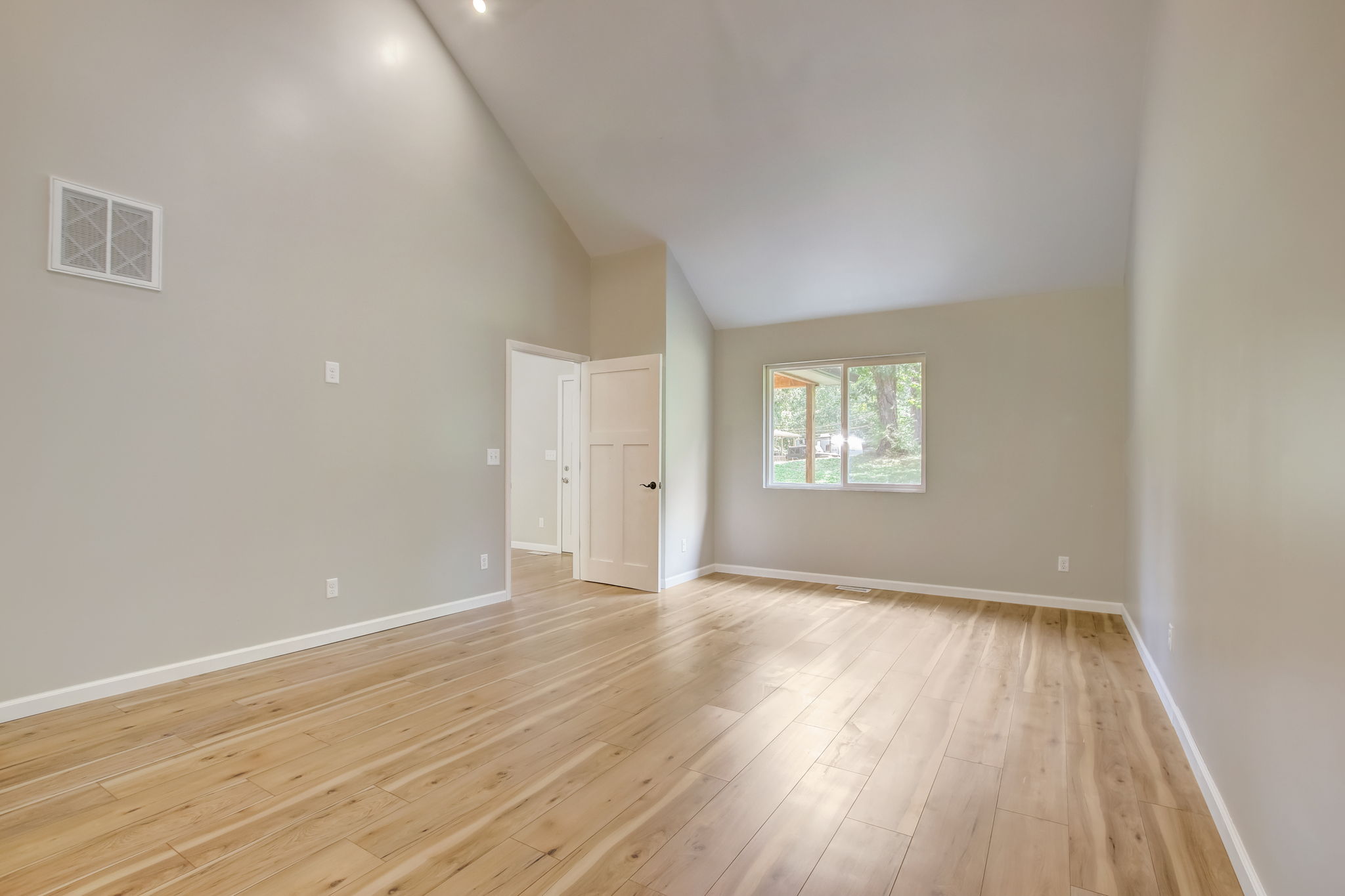 W Fleming Dr-020