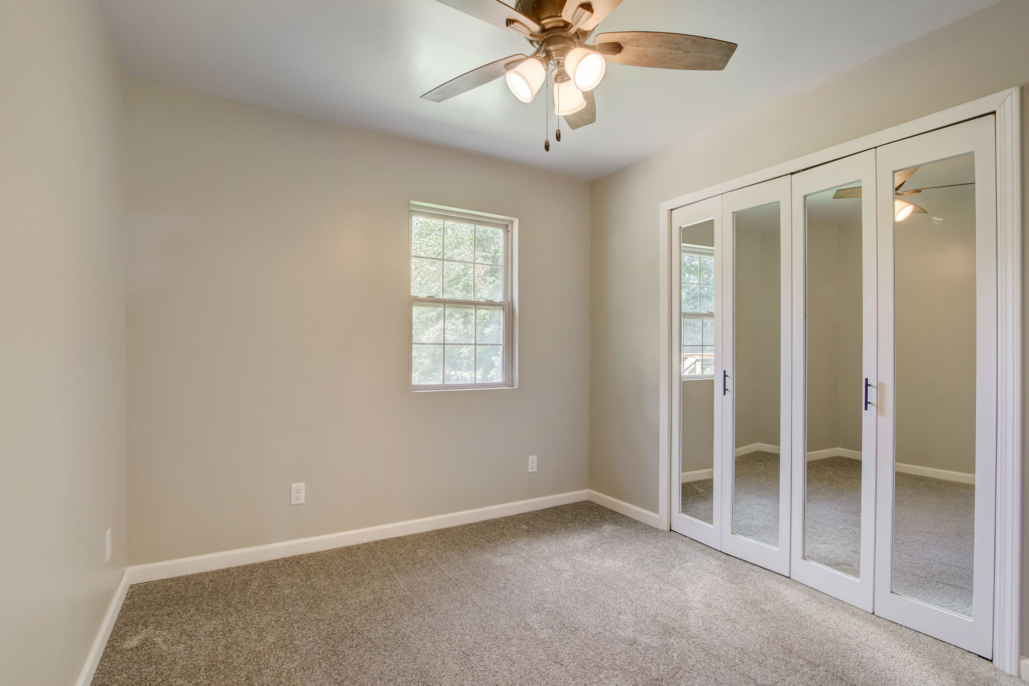 W Fleming Dr-011