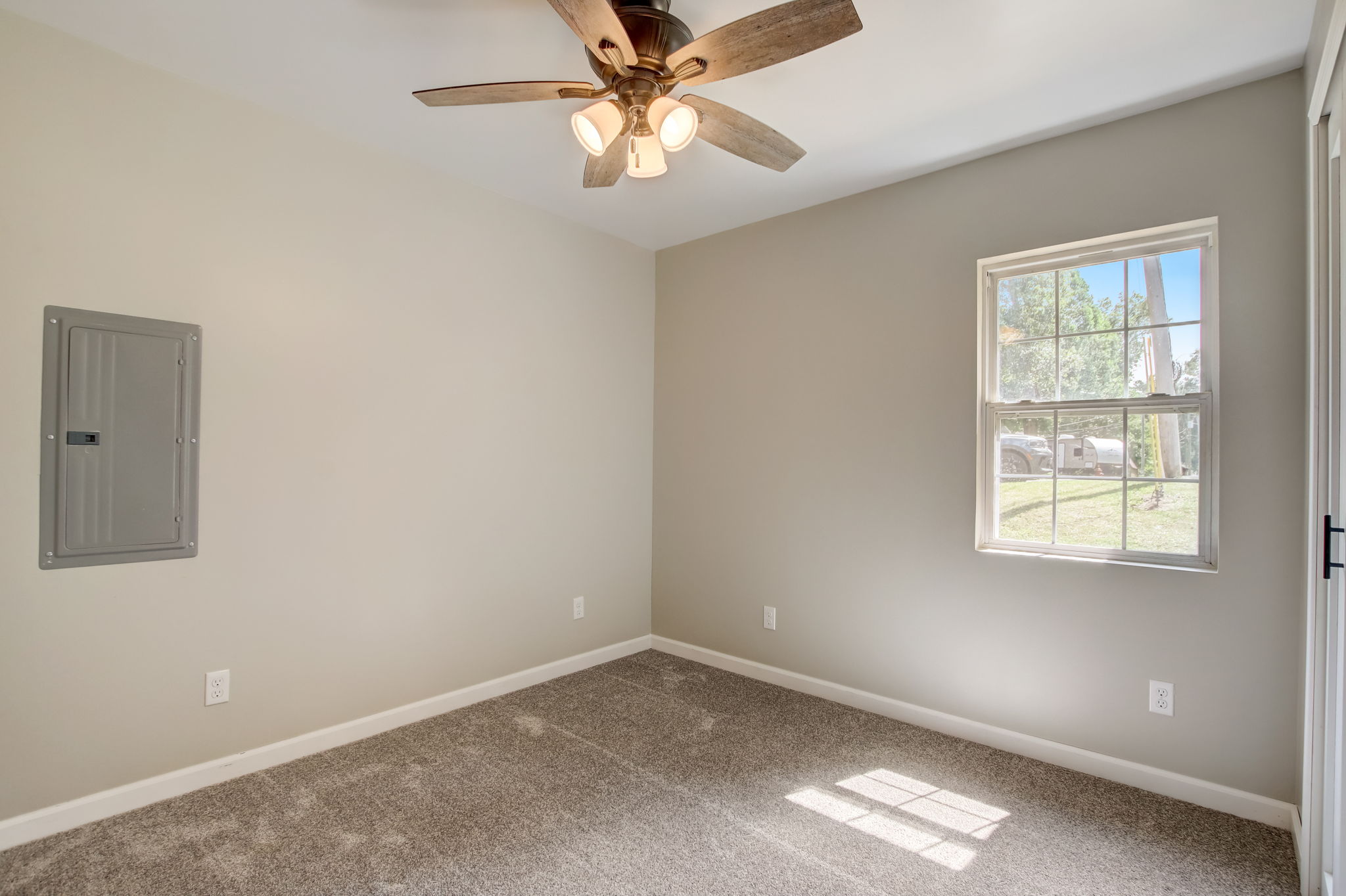 W Fleming Dr-014