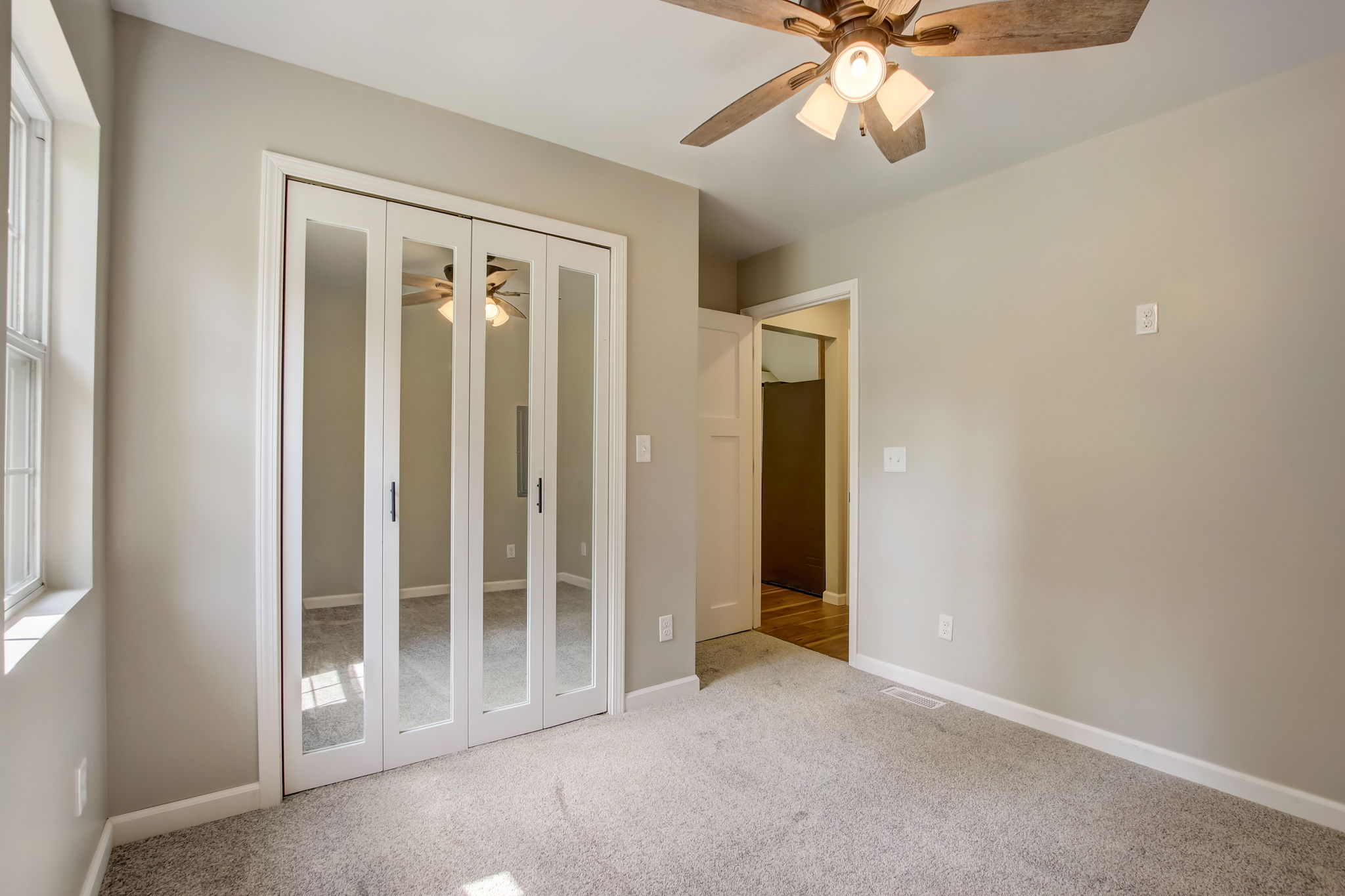 W Fleming Dr-015