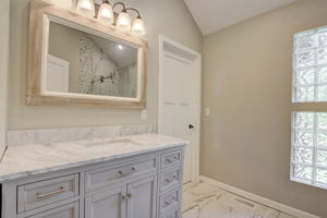 W Fleming Dr-016