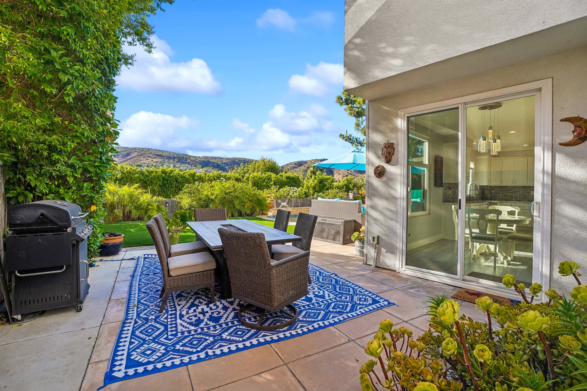 Westcliff Dr-S2307-055.jpg