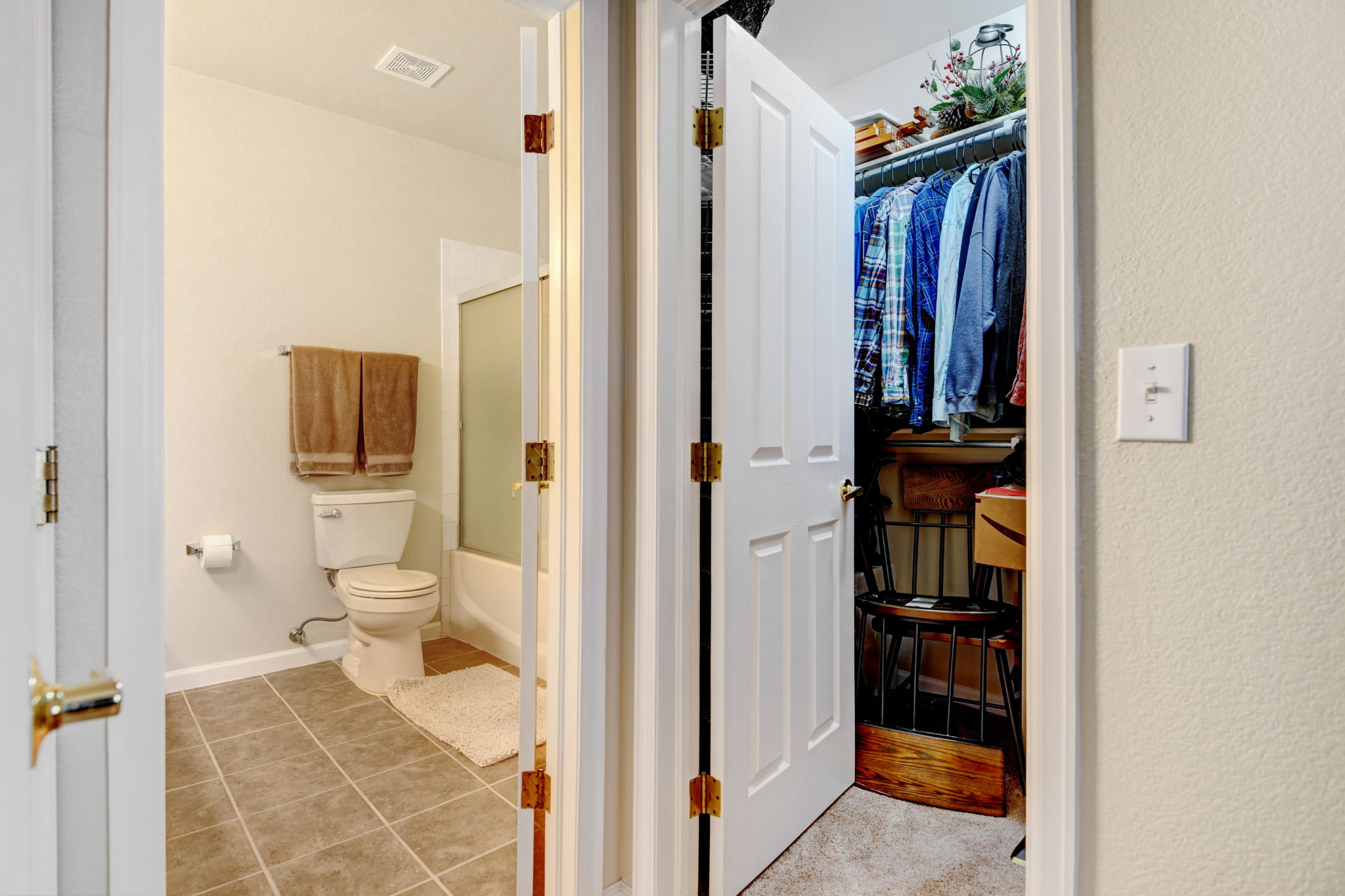 Mountain Gate! Ken Caryl Ranch! Prime 2 Bedroom! 2 Bath Updated & Remodeled Condo with Fireplace