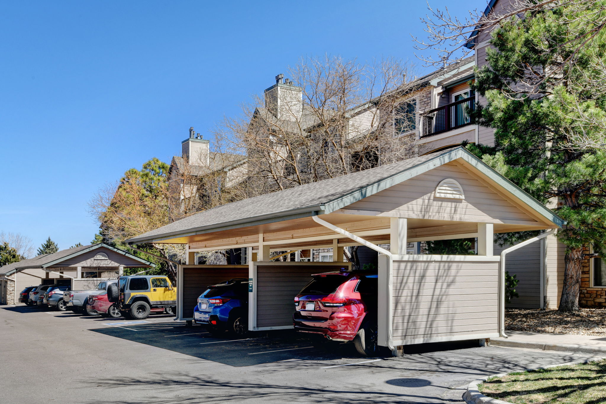 Mountain Gate! Ken Caryl Ranch! Prime 2 Bedroom! 2 Bath Updated