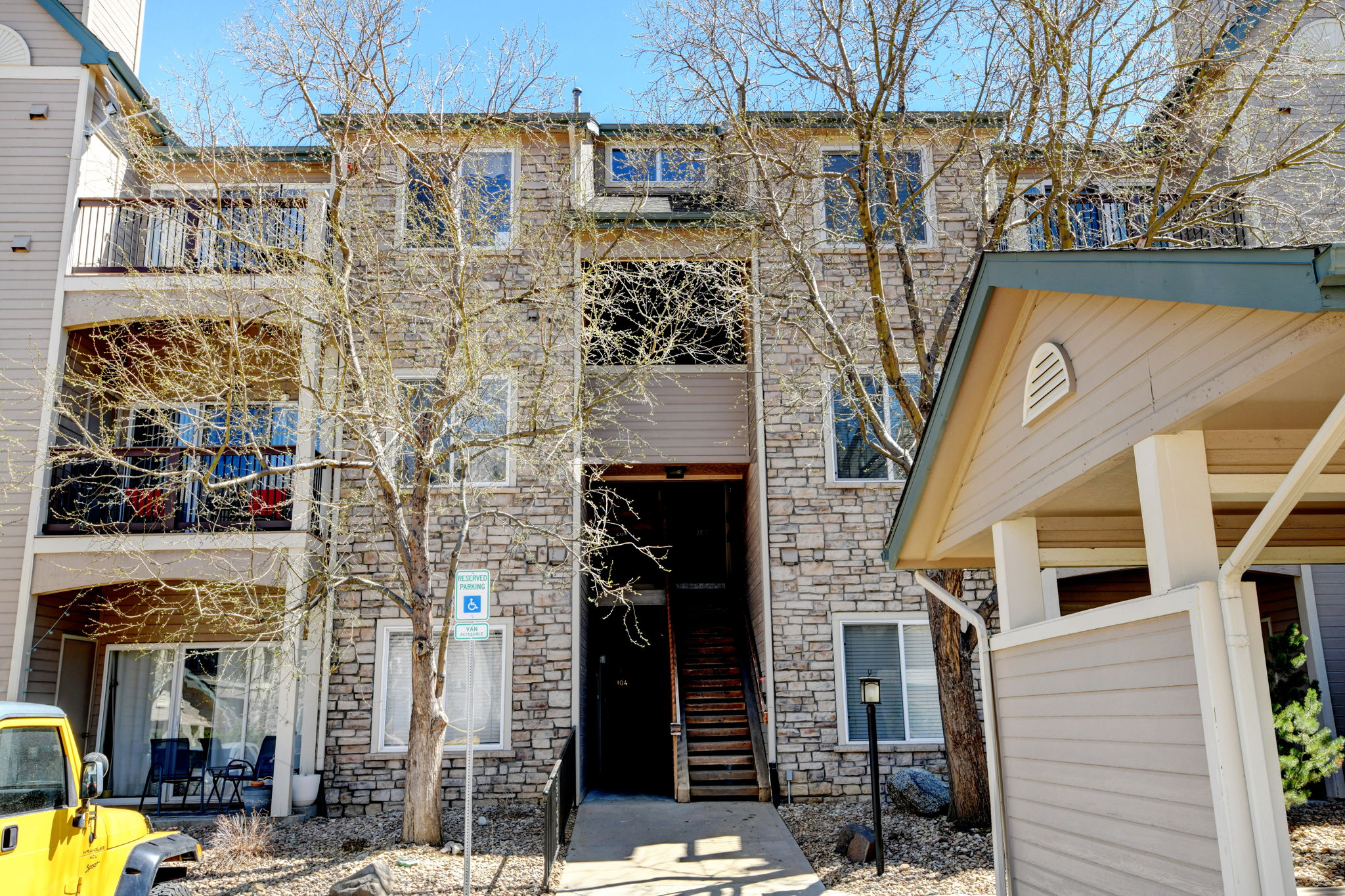 Mountain Gate! Ken Caryl Ranch! Prime 2 Bedroom! 2 Bath Updated