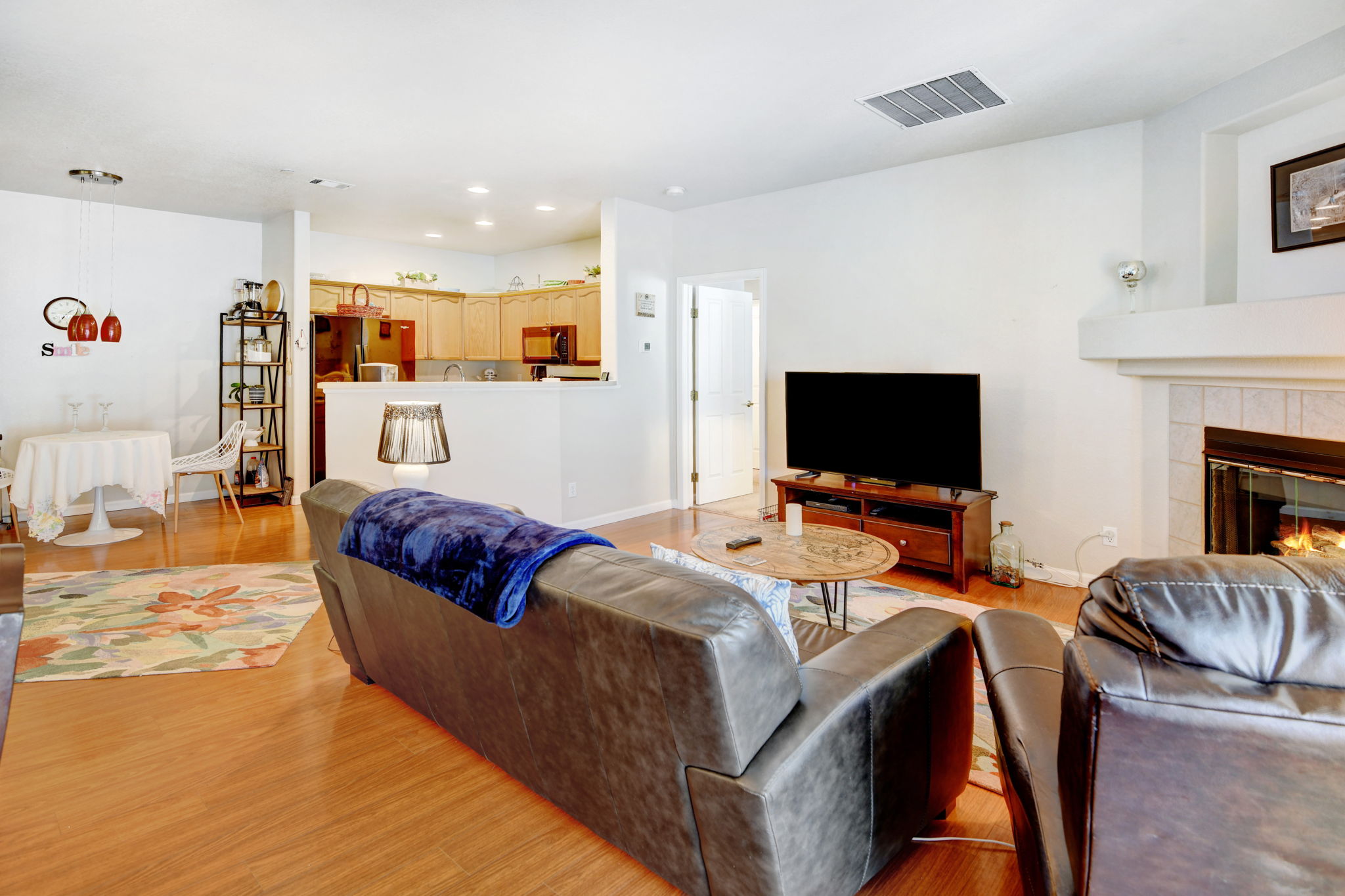 Mountain Gate! Ken Caryl Ranch! Prime 2 Bedroom! 2 Bath Updated