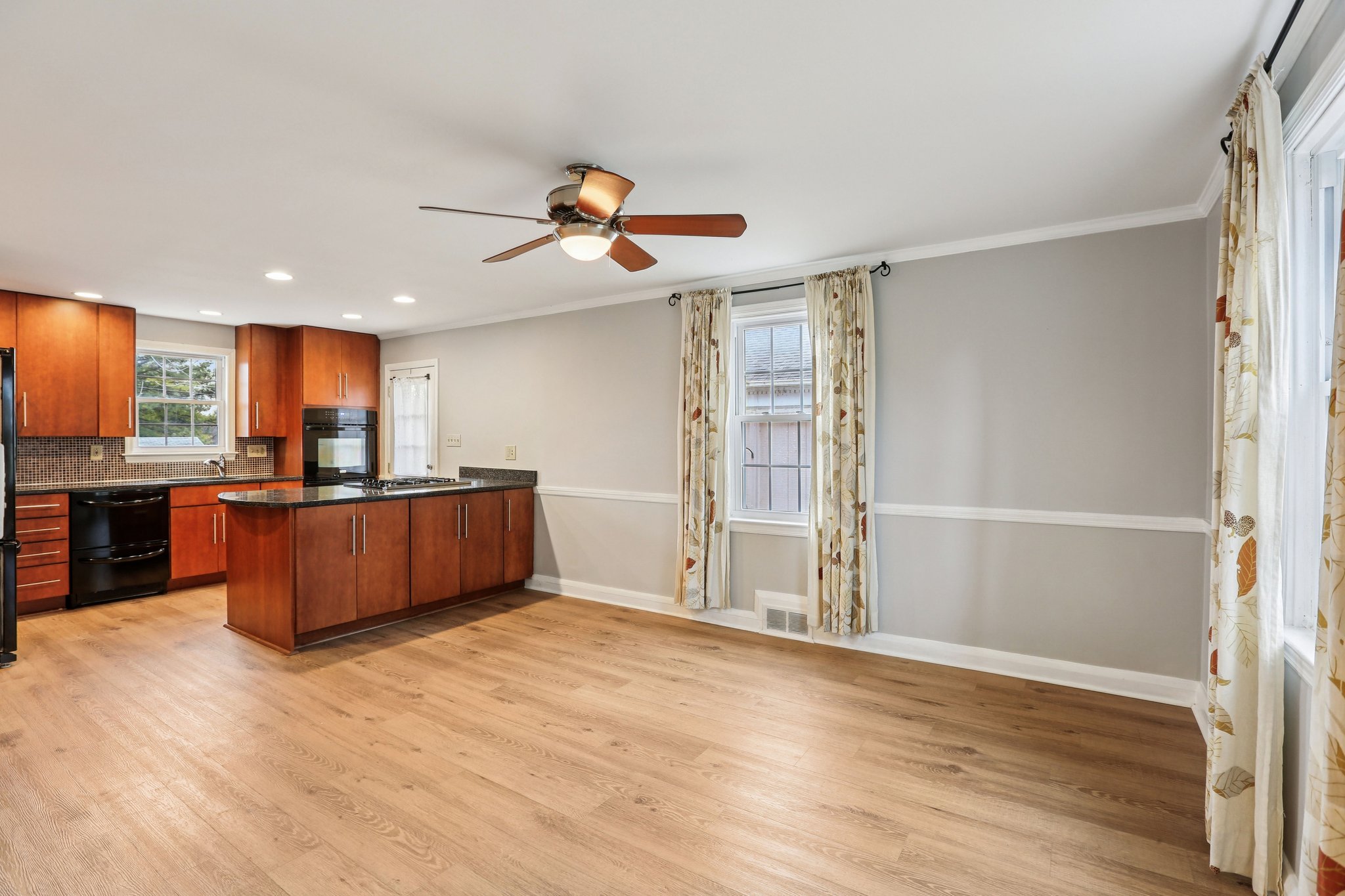 Howard Rd-S2401-009.jpg