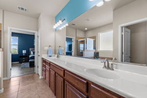 737 Reliance Dr, Buda, TX 78610, USA Photo 25