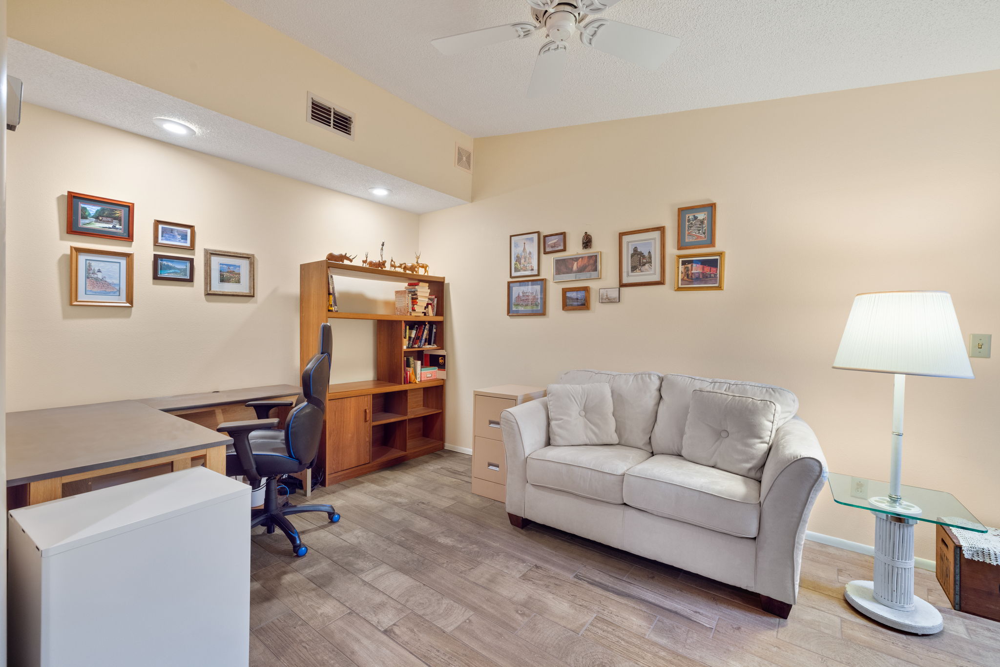 Family Room 1 of 2 -r