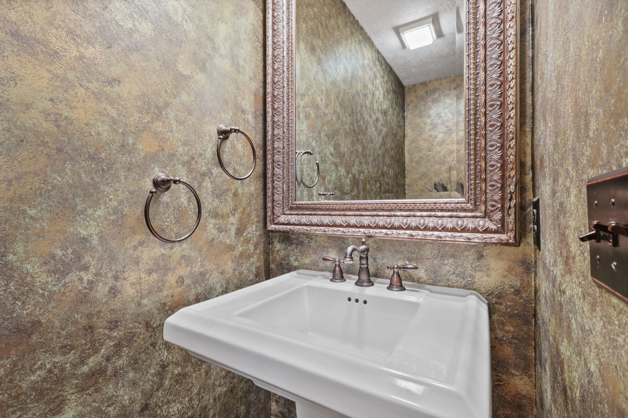  Photo 32