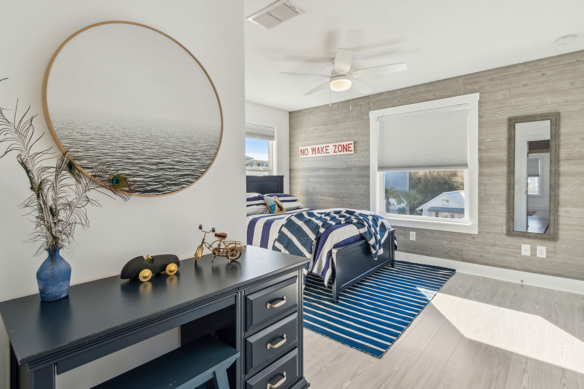 The beach vibe flows into the third guest bedroom ...