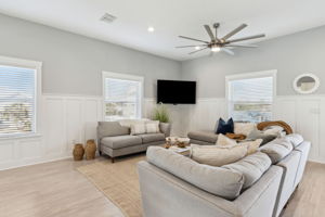 ... and the classic elegance of Shaker-style wainscoting throughout the main living area ...