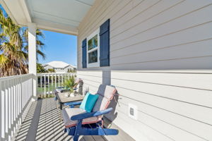 ... the 216 sq. ft. front deck faces west towards the Fort Clinch maritime forest ...