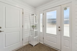 ... while the clean lines of white shiplap bring a refined yet relaxed seaside vibe