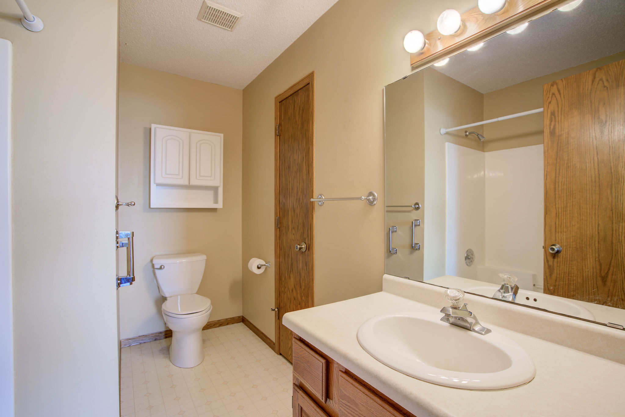 15 Bathroom