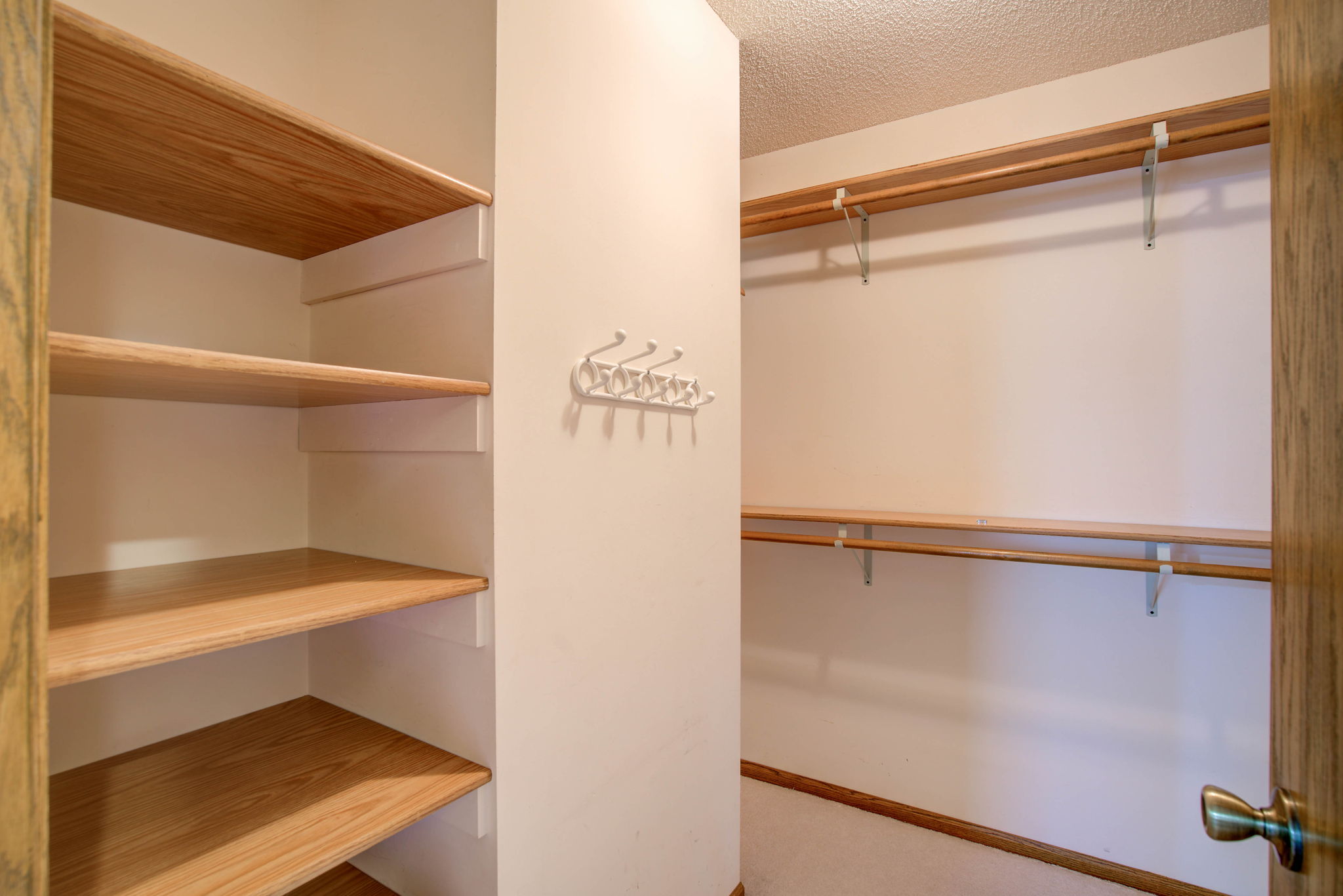 16 Closet_Bedroom