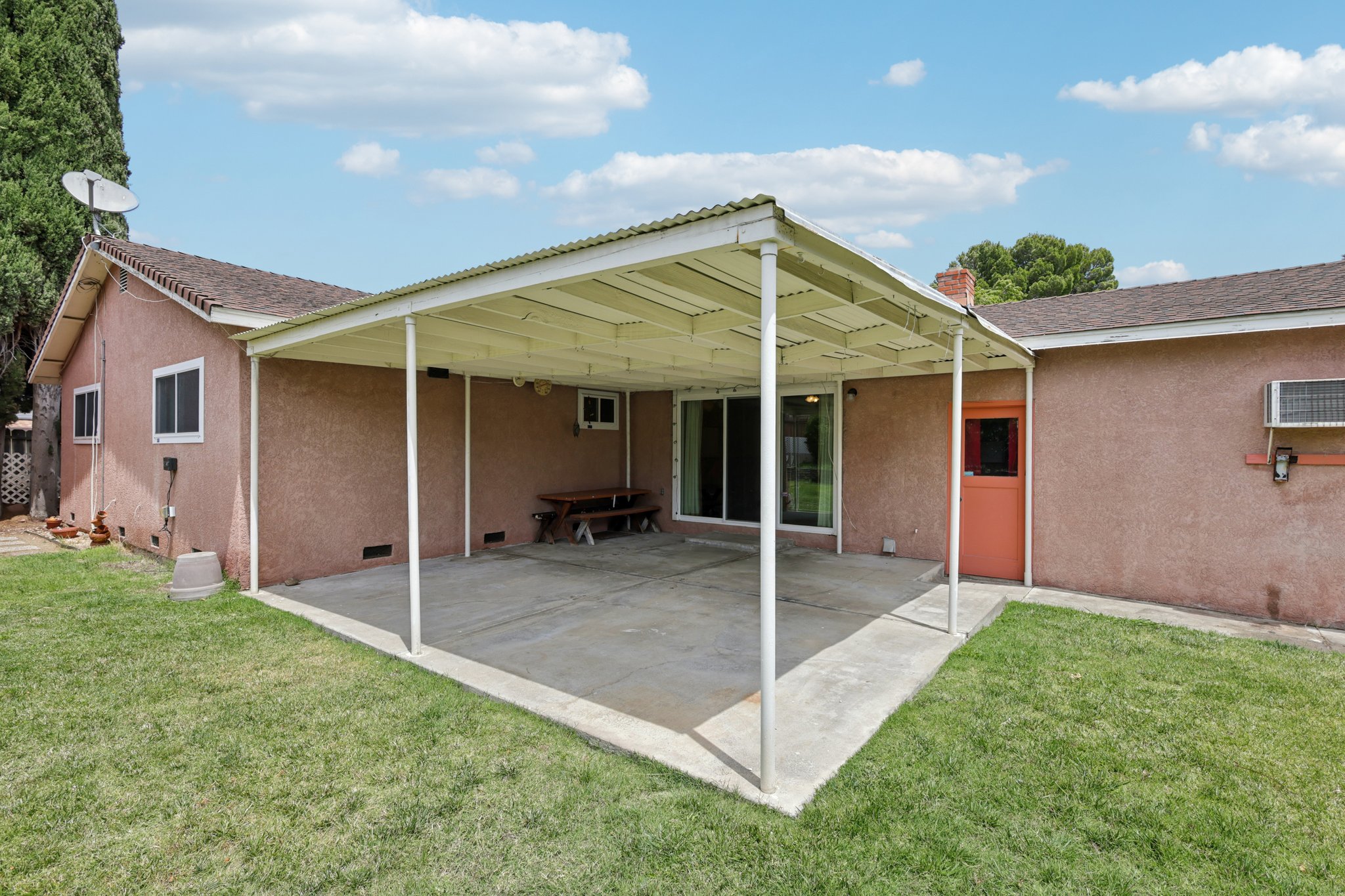 Santa Ana Dr-S2307-026.jpg