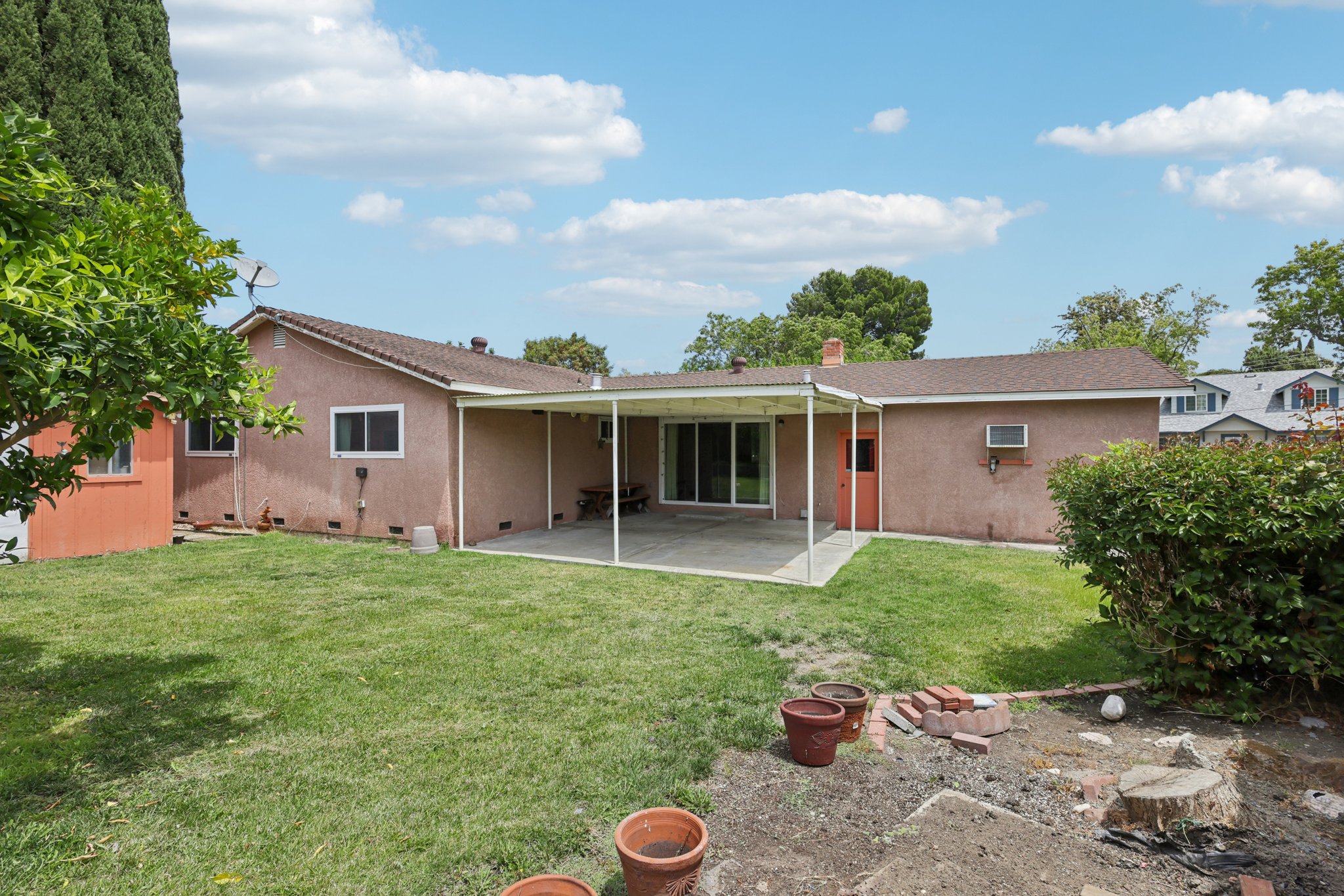 Santa Ana Dr-S2307-027.jpg