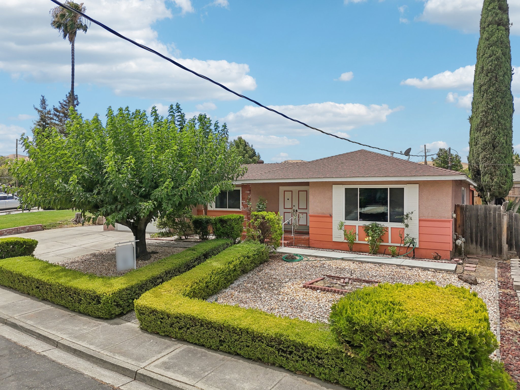 Santa Ana Dr-S2307-033.jpg