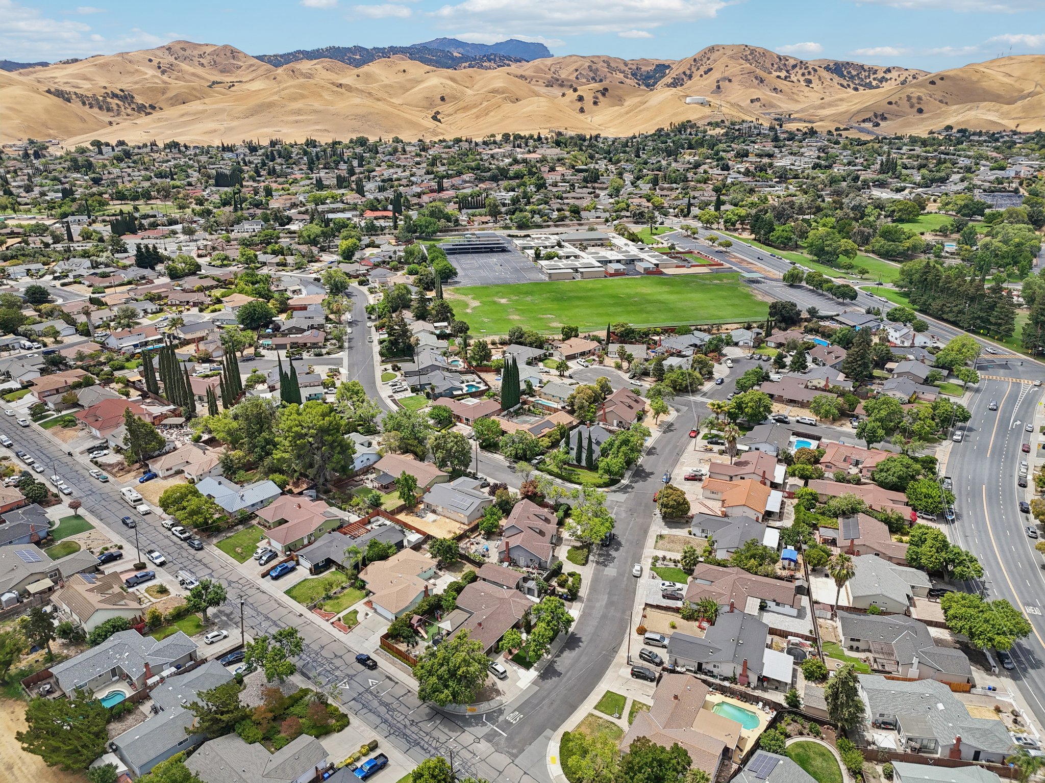 Santa Ana Dr-S2307-039.jpg