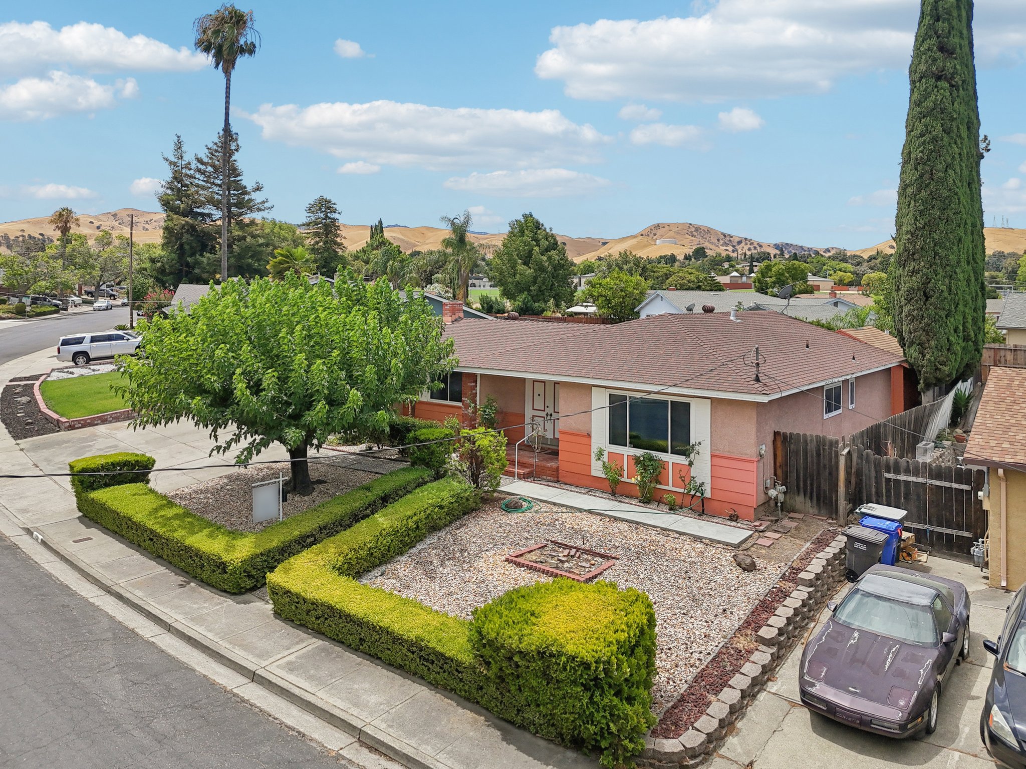 Santa Ana Dr-S2307-051.jpg