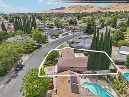 Santa Ana Dr-S2307-048.jpg