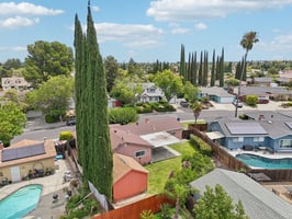 Santa Ana Dr-S2307-049.jpg